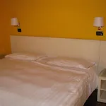 Ristorante Vecchia Riva מלון 3*