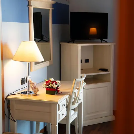Hotel Ristorante Vecchia Riva 3* Βαρέζε