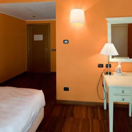 فندق Ristorante Vecchia Riva فاريسّي