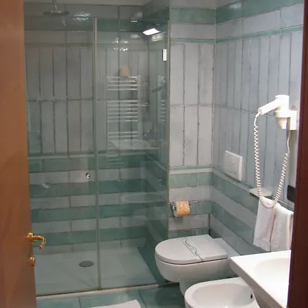 فندق Ristorante Vecchia Riva 3*