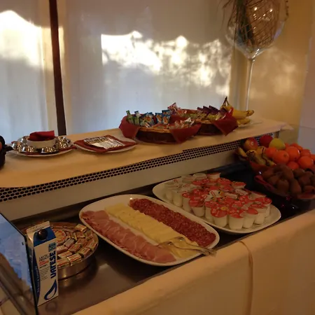 Ristorante Vecchia Riva فندق فاريسّي