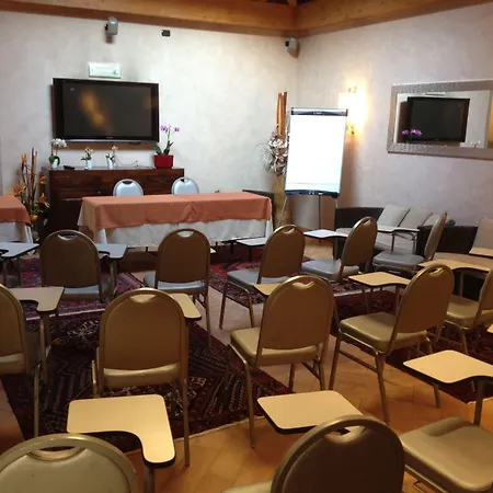 فندق Ristorante Vecchia Riva 3*
