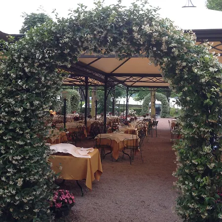 Ristorante Vecchia Riva فندق فاريسّي
