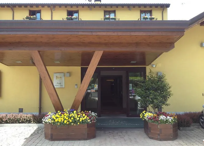 فندق Ristorante Vecchia Riva