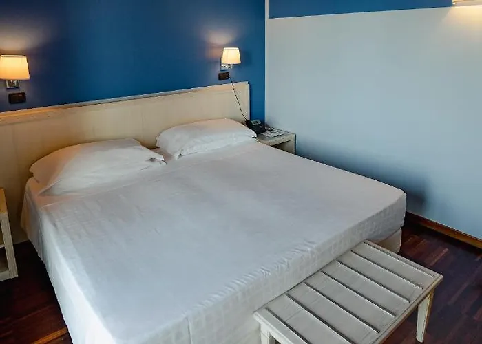 فندق Ristorante Vecchia Riva 3*