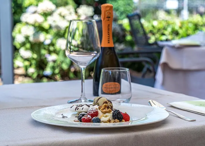 فندق Ristorante Vecchia Riva فاريسّي
