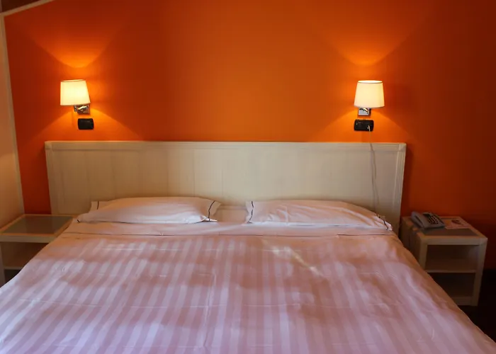 Ristorante Vecchia Riva فندق فاريسّي
