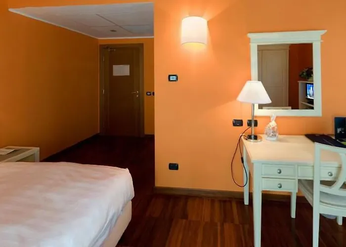 فندق Ristorante Vecchia Riva فاريسّي