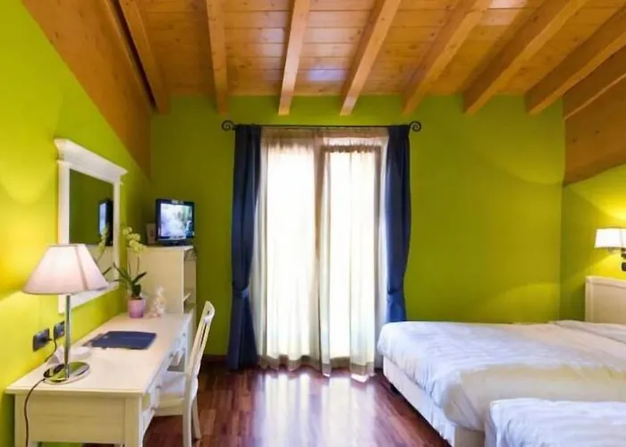 فندق Ristorante Vecchia Riva 3*