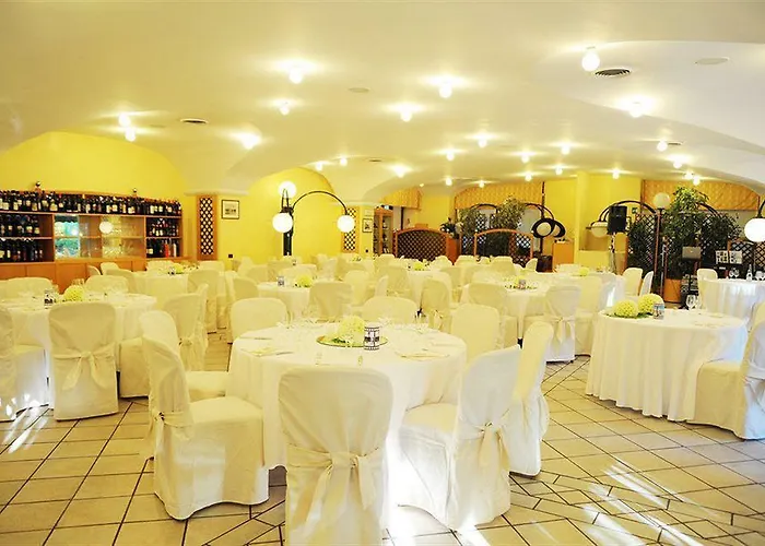 فندق Ristorante Vecchia Riva 3*