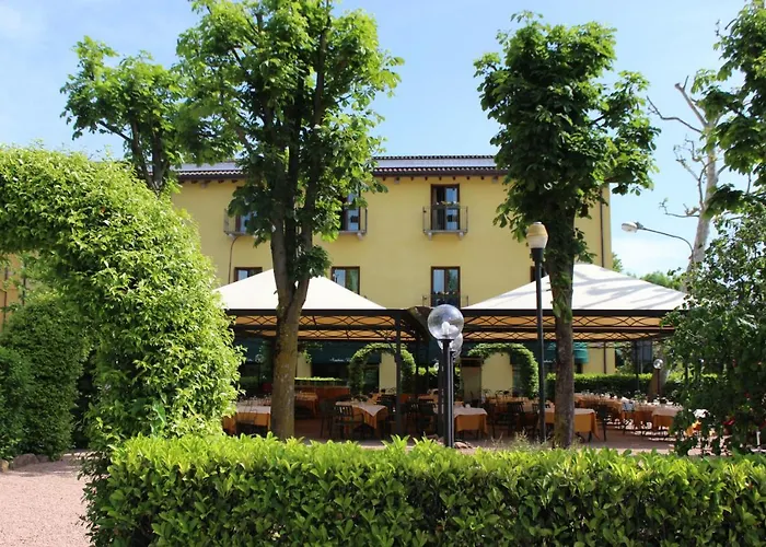 Ristorante Vecchia Riva فندق 3*